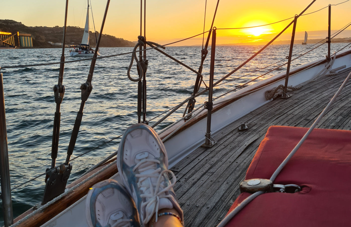 Romantische Bootstour inklusive Sonnenuntergang auf dem Tejo Fluss in Lissabon